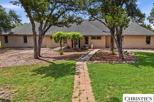 8901 Grandview Dr, Jonestown, TX 78645 - Photo 3