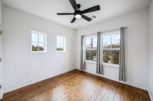 1213 Eleanor St, Austin, TX 78721 - Photo 11