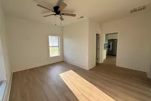 204 W Westhill Dr W, Cleburne, TX 76033 - Photo 3