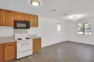 908 Tank St, Lockhart, TX 78644 - Photo 9