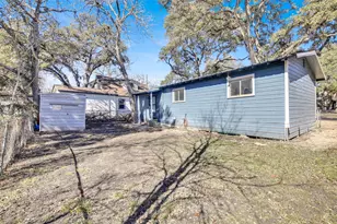908 Tank St, Lockhart, TX 78644 - Photo 21