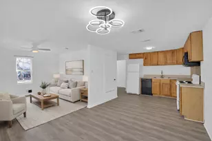 908 Tank St, Lockhart, TX 78644 - Photo 3