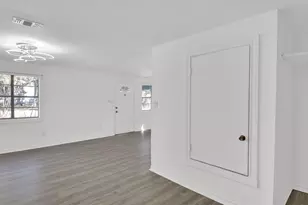 908 Tank St, Lockhart, TX 78644 - Photo 19