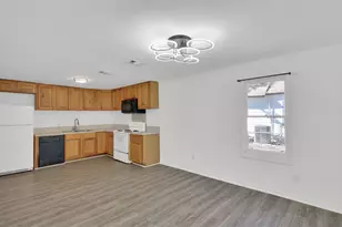 908 Tank St, Lockhart, TX 78644 - Photo 7