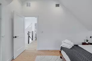 5406 Downs Dr, Austin, TX 78721 - Photo 15