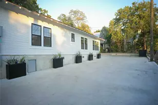 803 Oakland Ave, Austin, TX 78703 - Photo 9