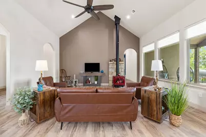 128 Strada Luca, Florence, TX 76527 - Photo 13