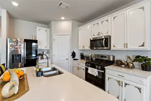323 Windy Reed Rd, Hutto, TX 78634 - Photo 15