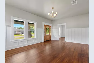 302 Hill Street, Smithville, TX 78957 - Photo 7