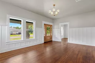 302 Hill St, Smithville, TX 78957 - Photo 7