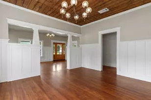302 Hill St, Smithville, TX 78957 - Photo 9