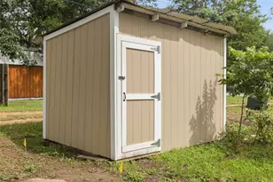302 Hill St, Smithville, TX 78957 - Photo 29