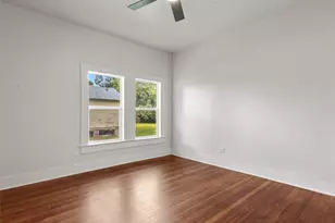 302 Hill St, Smithville, TX 78957 - Photo 13