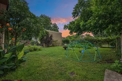 205 N Avenue E, Elgin, TX 78621 - Photo 25
