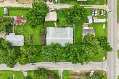 205 N Avenue E, Elgin, TX 78621 - Photo 29