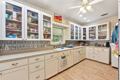 205 N Avenue E, Elgin, TX 78621 - Photo 37