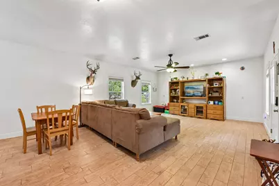 205 N Avenue E, Elgin, TX 78621 - Photo 9