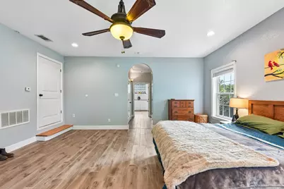 205 N Avenue E, Elgin, TX 78621 - Photo 15