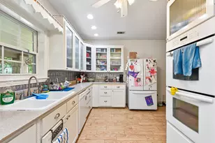 205 N Ave E, Elgin, TX 78621 - Photo 5