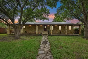205 N Ave E, Elgin, TX 78621 - Photo 1