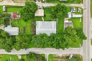 205 N Ave E, Elgin, TX 78621 - Photo 1