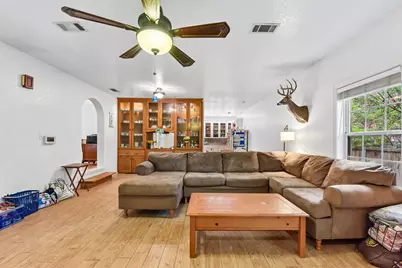 205 N Avenue E, Elgin, TX 78621 - Photo 7