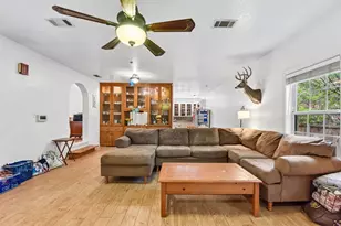 205 N Ave E, Elgin, TX 78621 - Photo 7