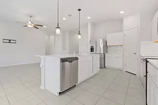 8017 Flintlock Cir, Lago Vista, TX 78645 - Photo 7
