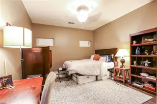 910 W 25th St, Austin, TX 78705 - Photo 17