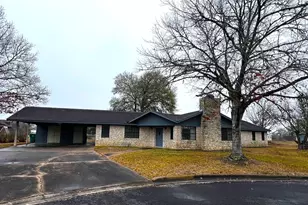 180 Steven Ct, La Grange, TX 78945 - Photo 1