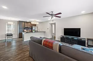 910 Duncan Ln, Austin, TX 78705 - Photo 3