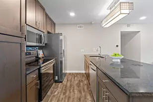 910 Duncan Ln, Austin, TX 78705 - Photo 9