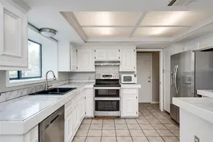 13102 Villa Park Dr, Austin, TX 78729 - Photo 9
