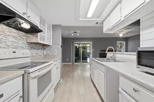 6406 Chimney Creek Cir, Austin, TX 78723 - Photo 11