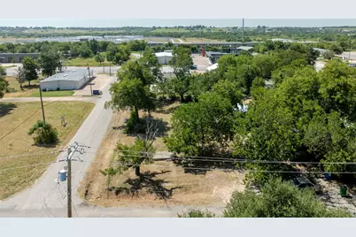 1101 W 3rd Street, Taylor, TX 76574 - Photo 7