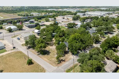 1101 W 3rd Street, Taylor, TX 76574 - Photo 5