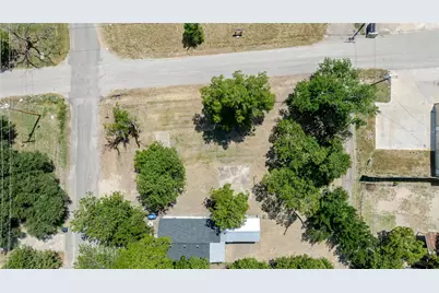 1101 W 3rd Street, Taylor, TX 76574 - Photo 9