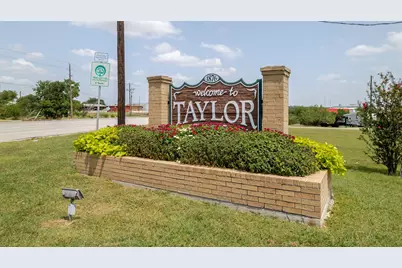 1101 W 3rd Street, Taylor, TX 76574 - Photo 11