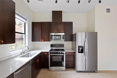 707 Cardinal Lane #E2, Austin, TX 78704 - Photo 13