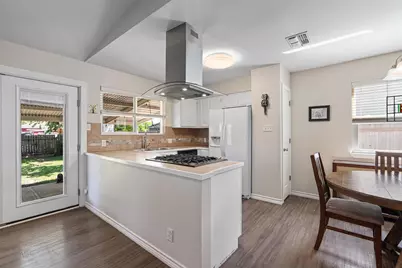 400 E Logan Street, Round Rock, TX 78664 - Photo 9