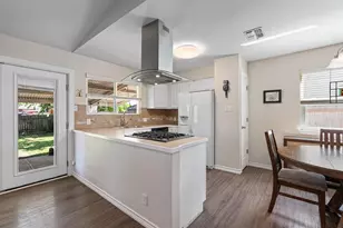 400 E Logan St, Round Rock, TX 78664 - Photo 9