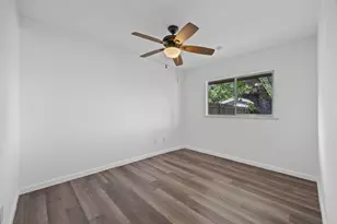 1401 Trinity St, Lockhart, TX 78644 - Photo 17