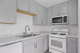 1401 Trinity St, Lockhart, TX 78644 - Photo 11