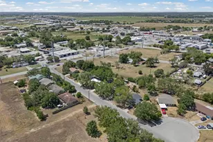 1401 Trinity St, Lockhart, TX 78644 - Photo 29