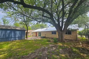1401 Trinity St, Lockhart, TX 78644 - Photo 29