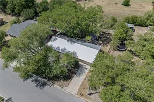 1401 Trinity St, Lockhart, TX 78644 - Photo 27