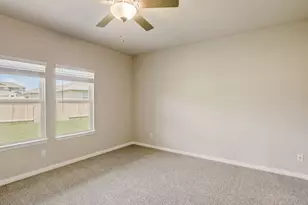 902 Universal Dr, Hutto, TX 78634 - Photo 7