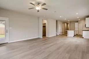 902 Universal Dr, Hutto, TX 78634 - Photo 3
