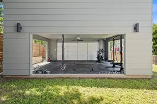 1909 E 9th St, Austin, TX 78702 - Photo 27