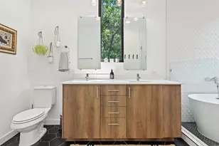 1909 E 9th St, Austin, TX 78702 - Photo 13